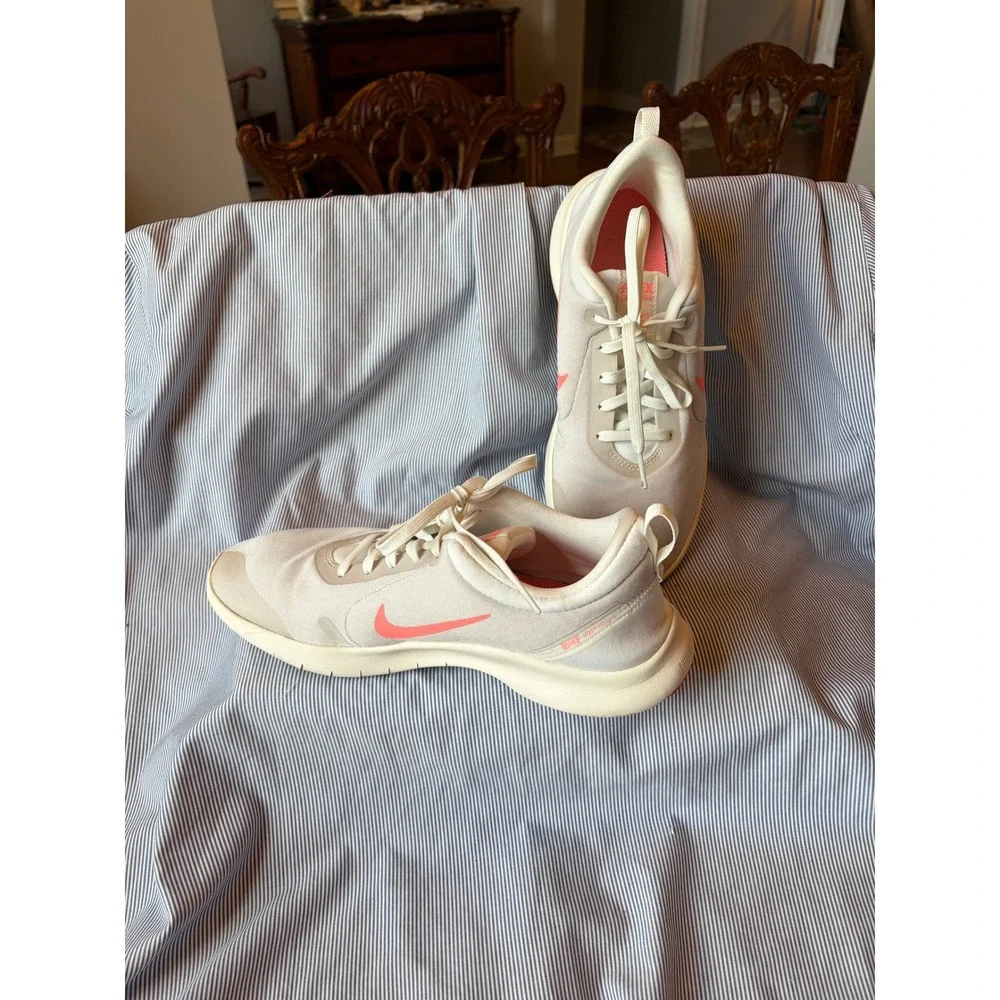 Nike Flex Experience RN 8 Womens 9.5 White Wolf Grey Crimson AJ5908-102